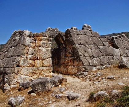Хеликон: пирамида в Гърция - сто години преди Джосер
